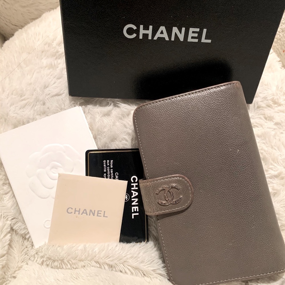 Authentic Chanel Caviar Leather CC logo wallet